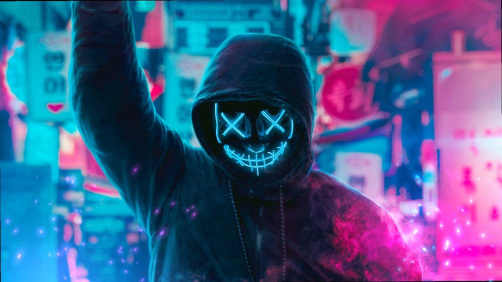 Человек в маске неон