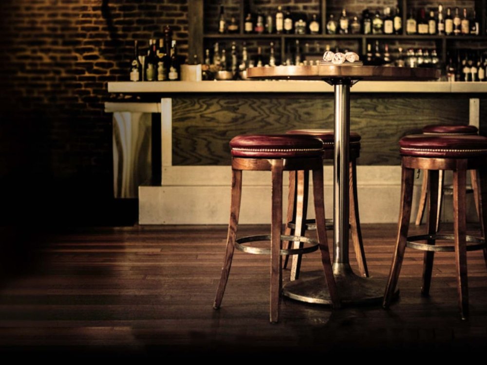 Барный столик в баре