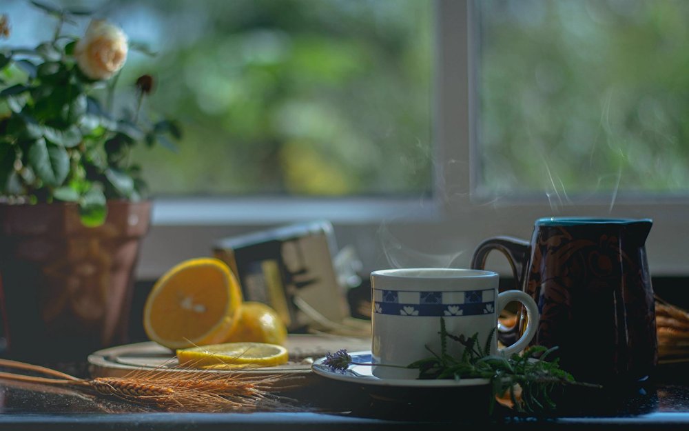 Кофе в стаканчике на улице