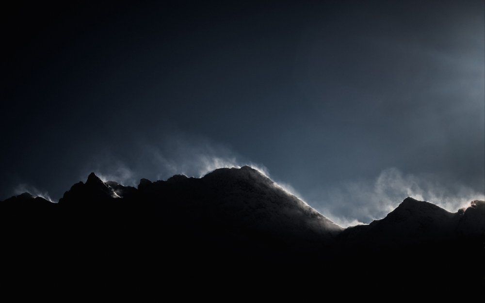 Горы чёрные Минимализм
