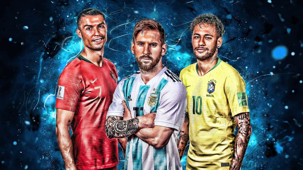 Футболист на синем фоне