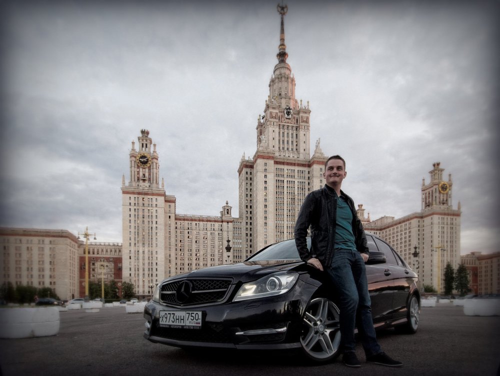 Парень в машине