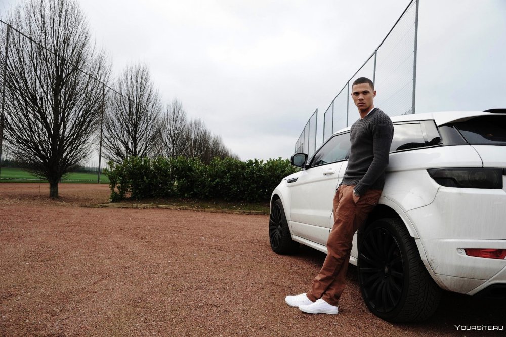 Итальянец около машины