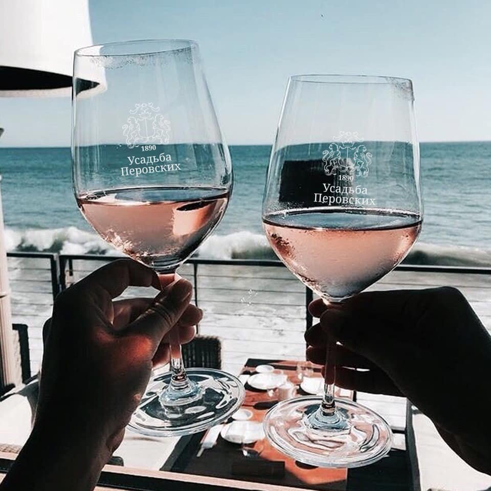 Бокал с вином