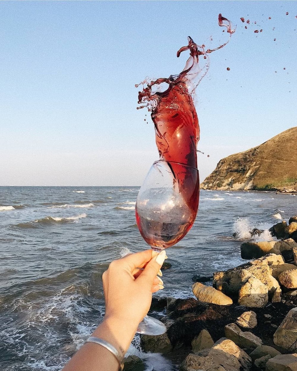 Вино на берегу моря