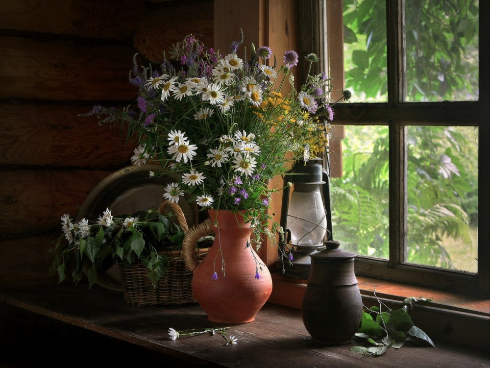 Натюрморт на фоне пейзажа