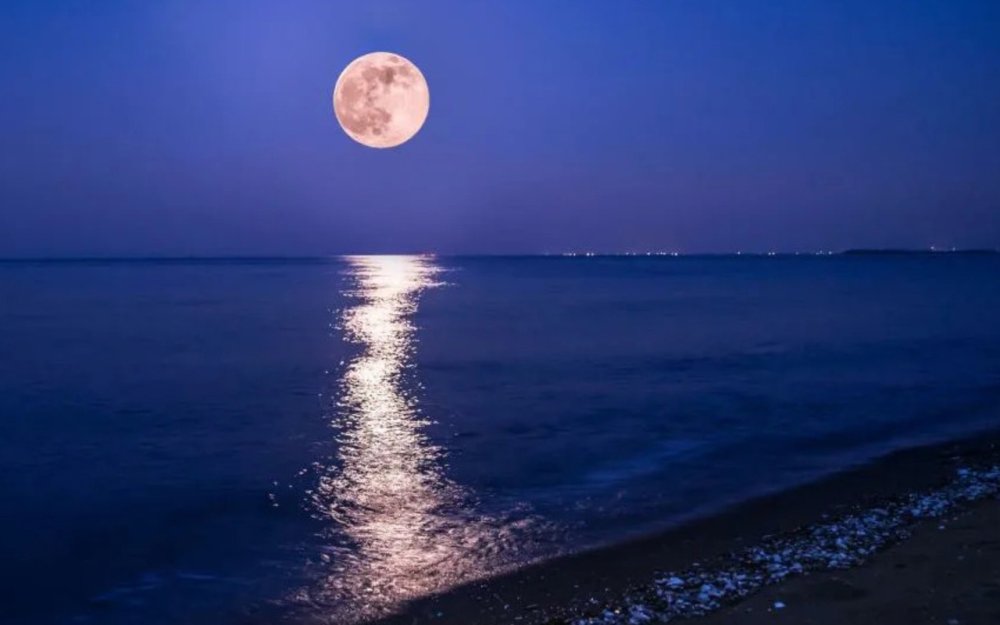 Завораживающая Луна