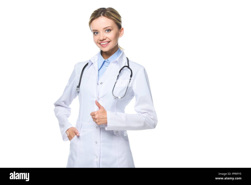 Девушка в белом халате на белом фоне