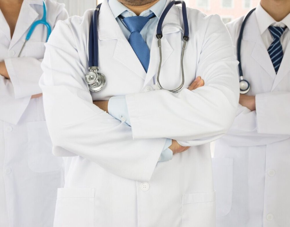 Много врачей