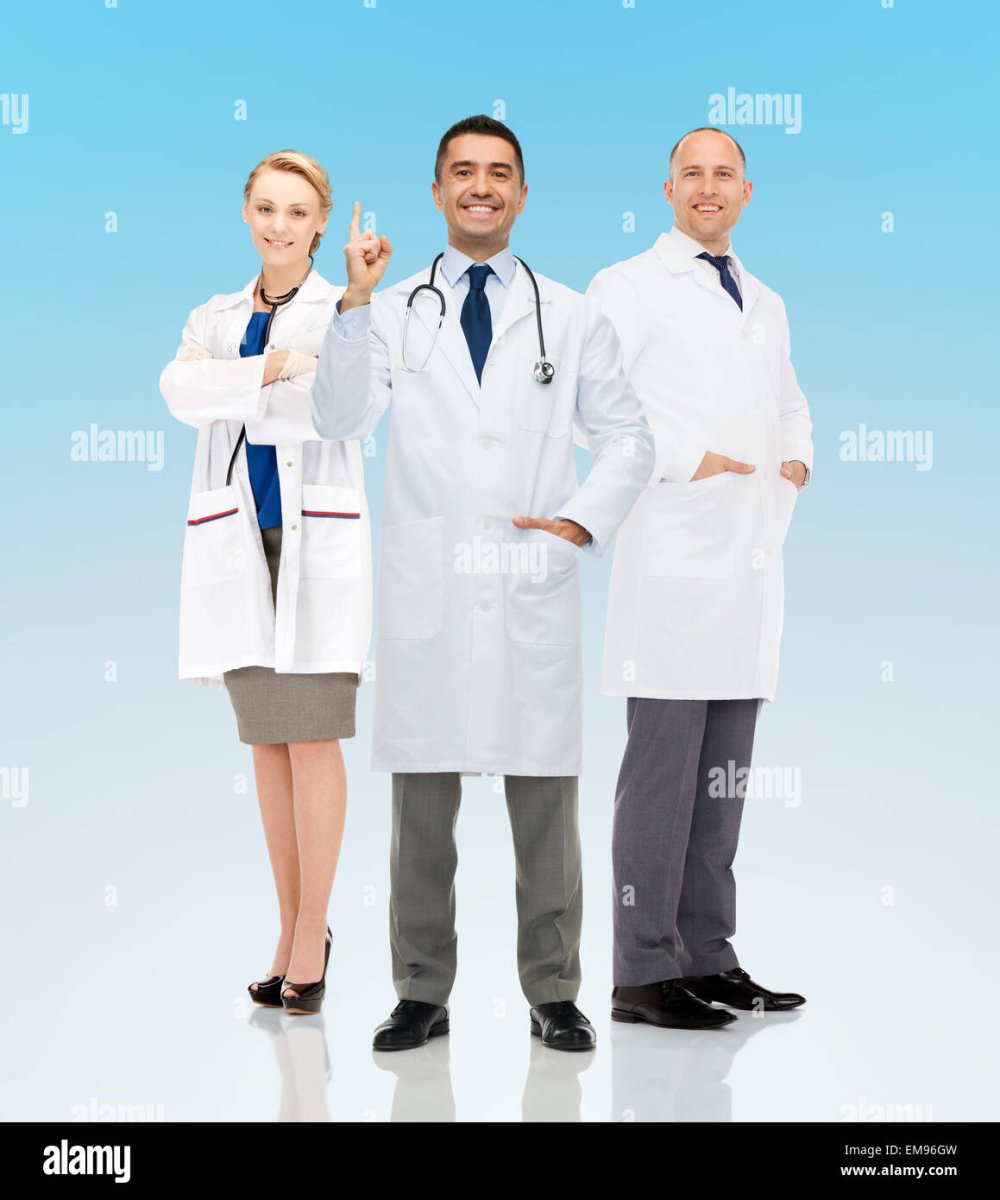 Врачи с белыми халатами коллектив