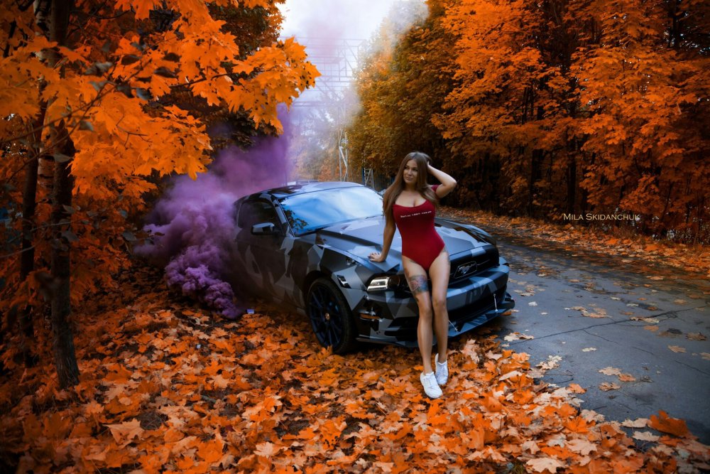 Осенняя фотосессия с машиной