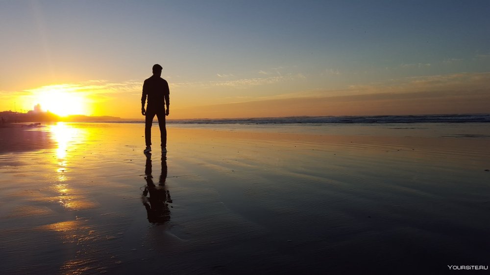 Парень на закате