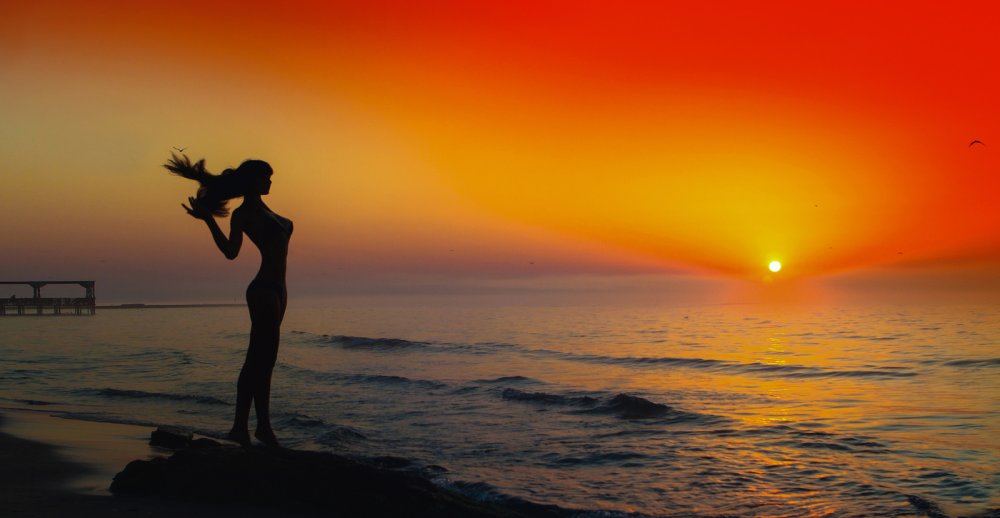 Тень мужчины на закате