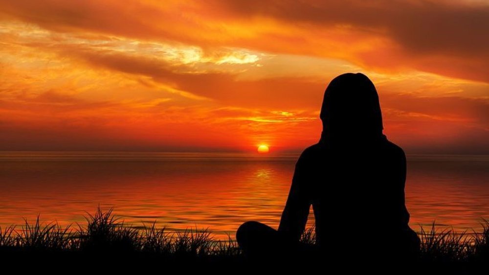 Две девушки на закате