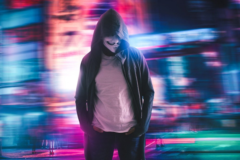 Парень в маске