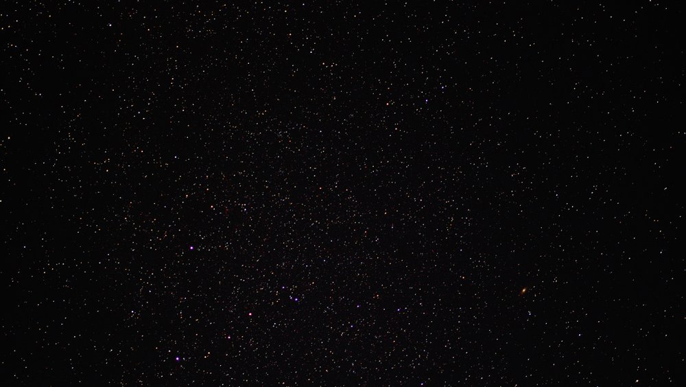 Темно фиолетовый космос