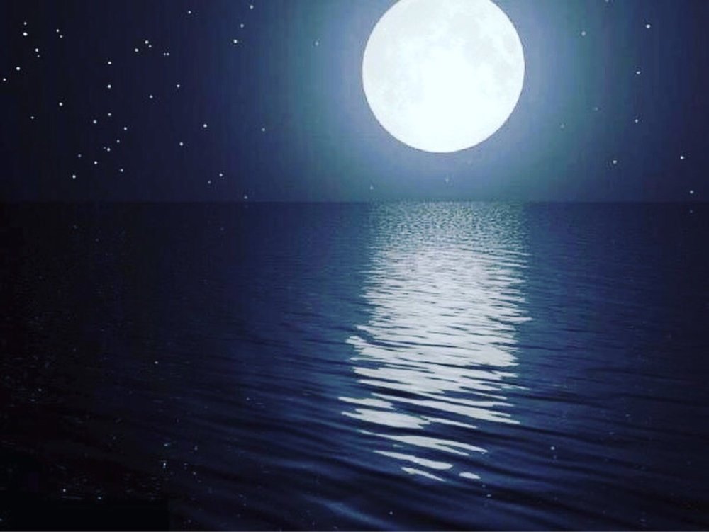 Луна над морем