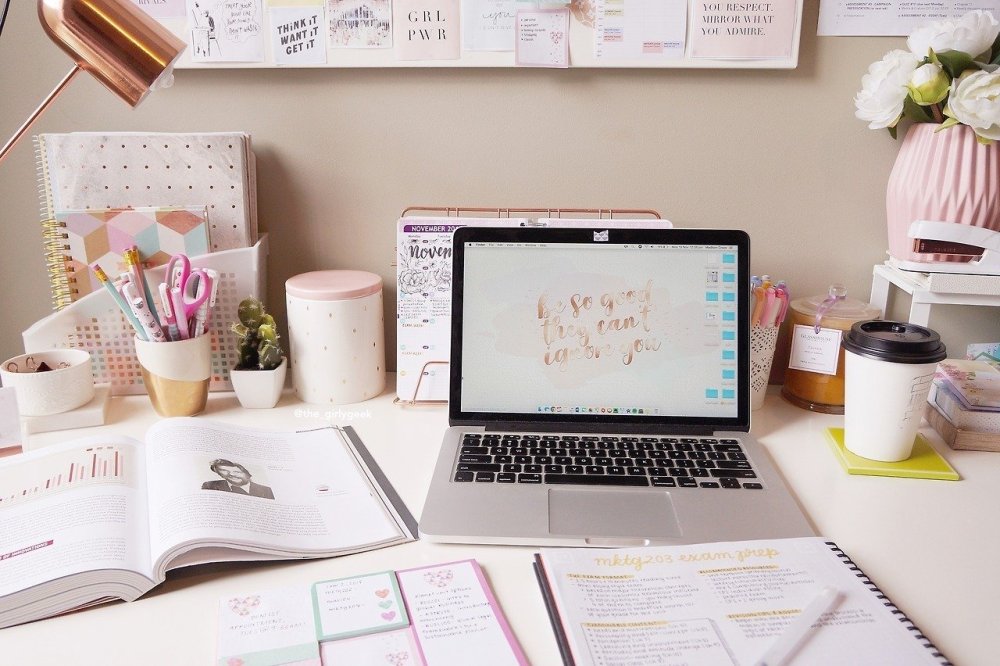 Рабочий стол для учебы