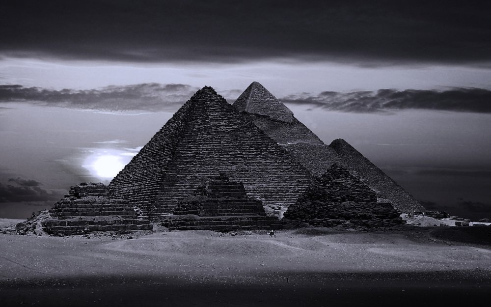 Пирамида арт Минимализм