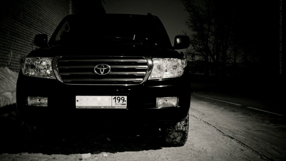 Тойота ленд Крузер 100 и девушки