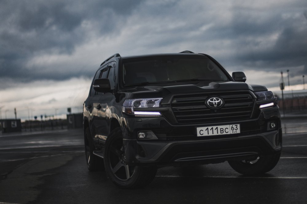 LX 570 Heritage Black Vision v8