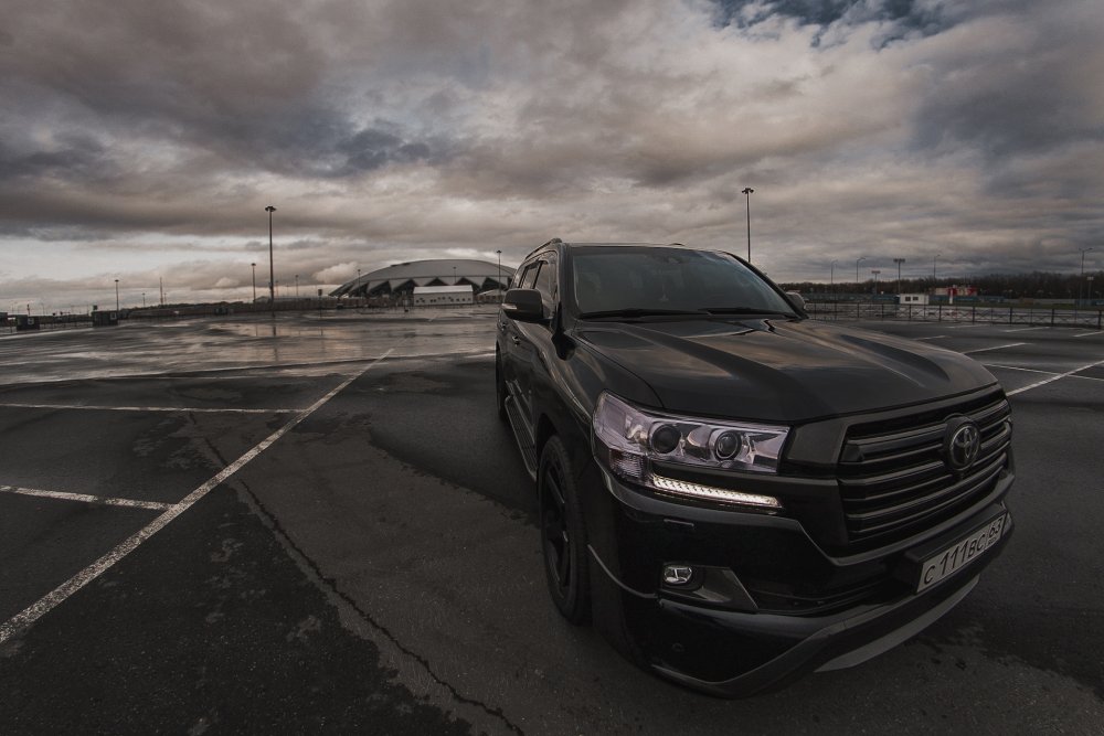 Land Cruiser 200 Black Bison