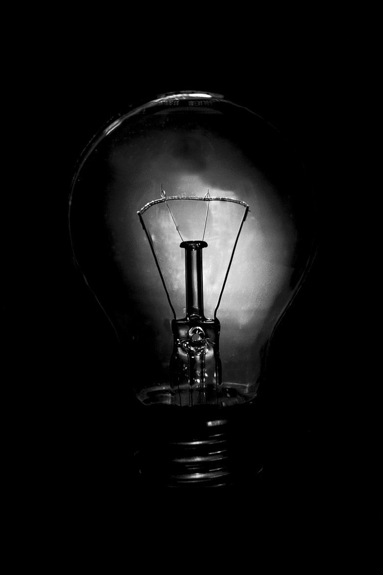 Светильник на сером фоне