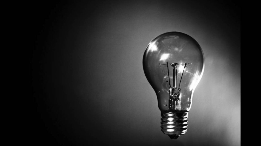 Лампочка черно белая