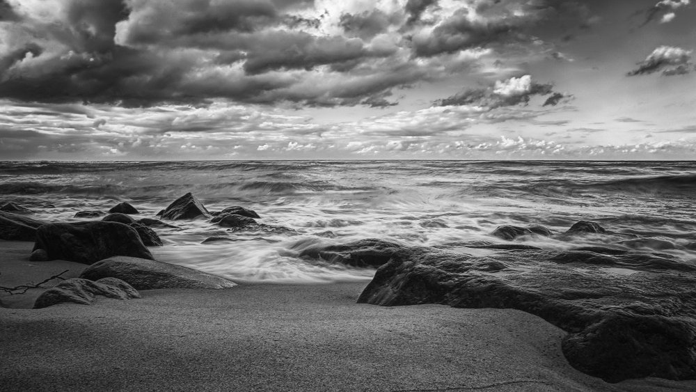 Берег моря ночью