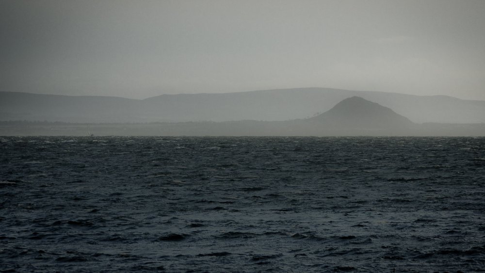 Черный песок