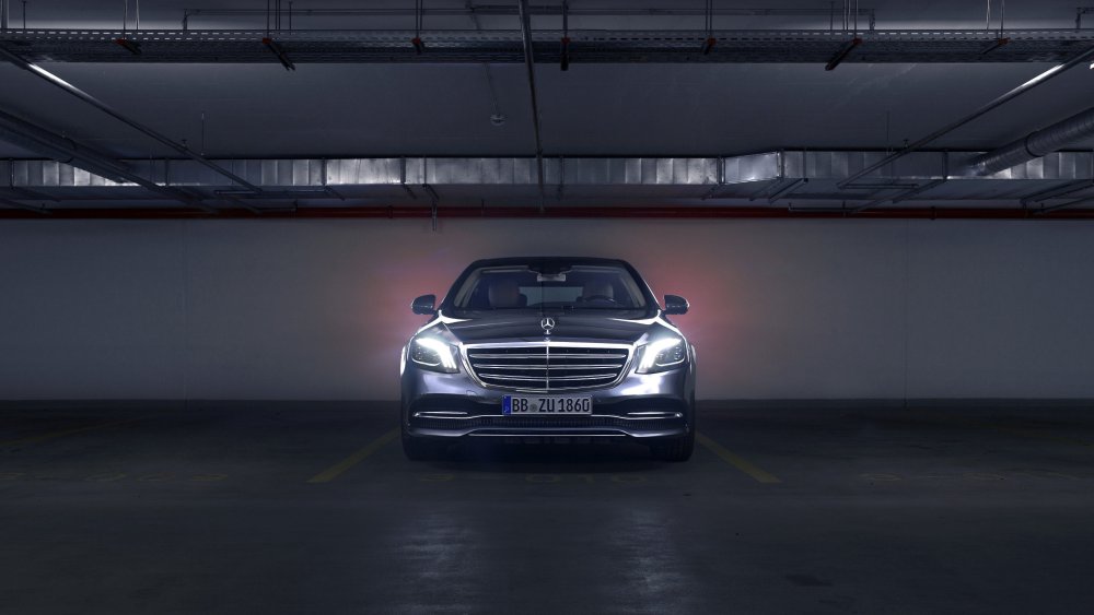 Белый Mercedes-Benz s550