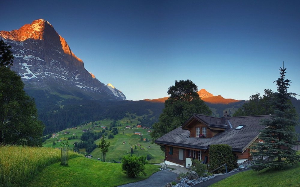 Красивый дом в горах