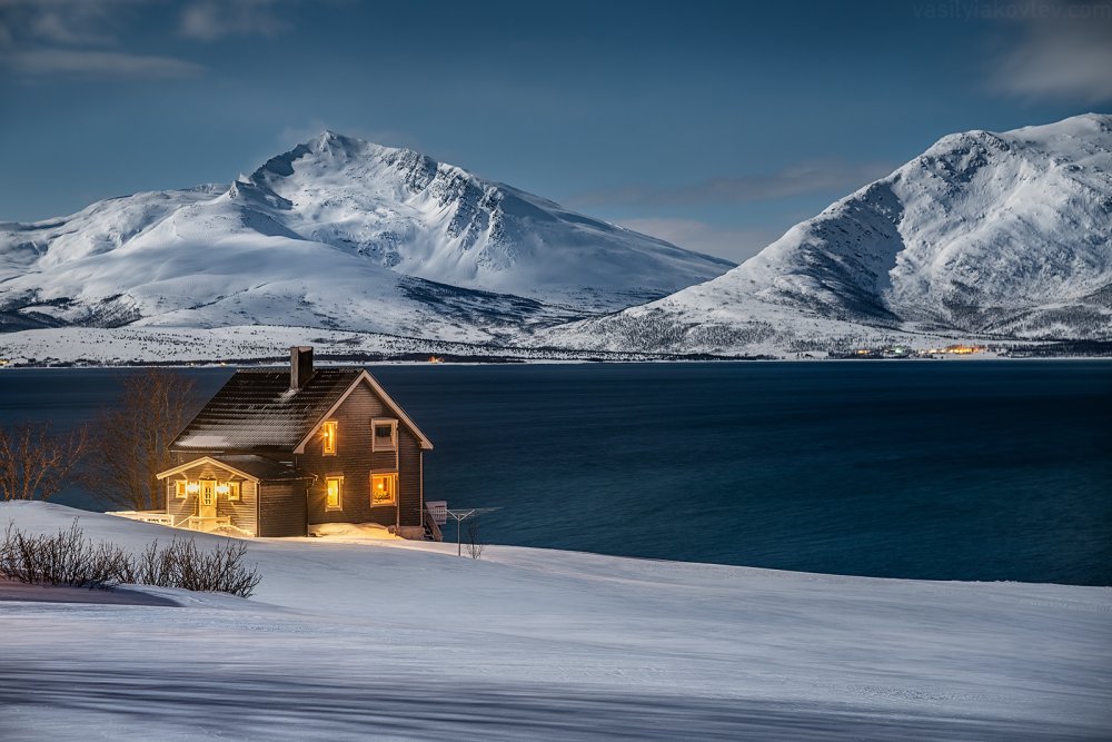 Зимний домик в горах