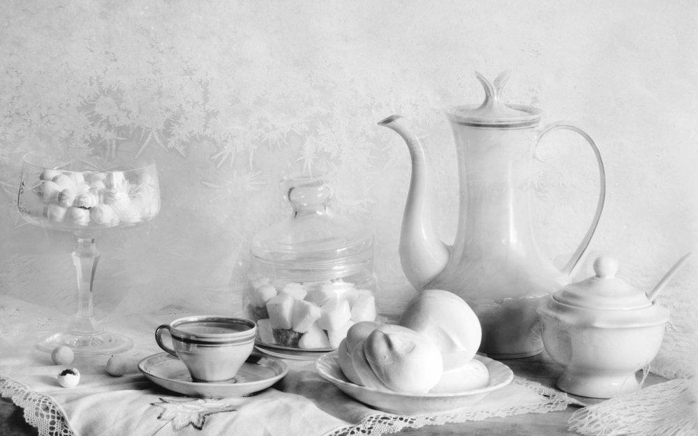 Натюрморт на темном фоне