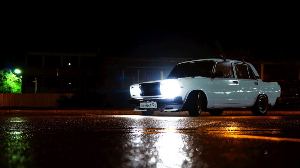 ВАЗ 2107 черный ночью