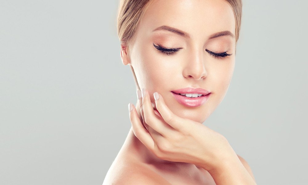 Лицо девушки для рекламы косметологии