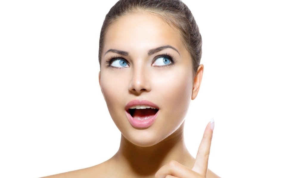 Красивое лицо на белом