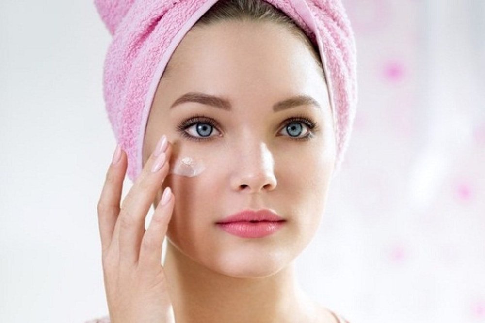 Красивое лицо девушки