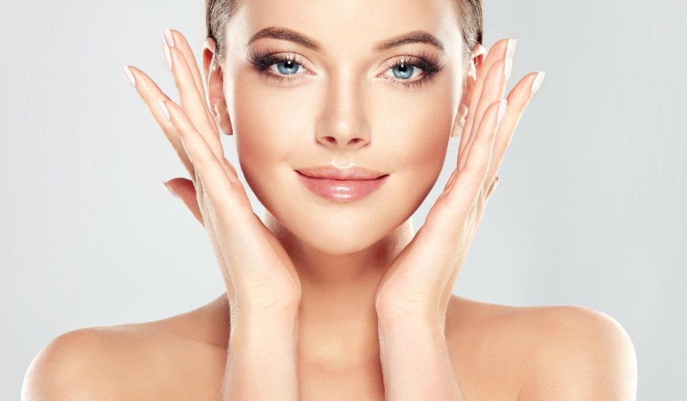 Лицо девушки косметология