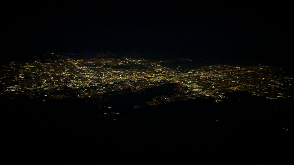 Земля на темном фоне