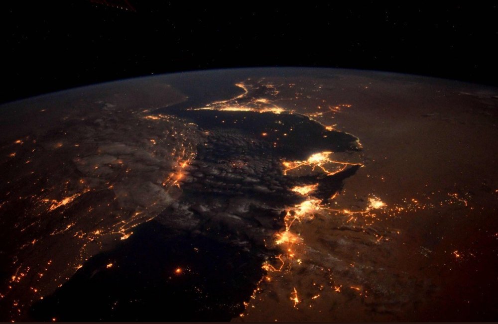 Вид земли из космоса ночью