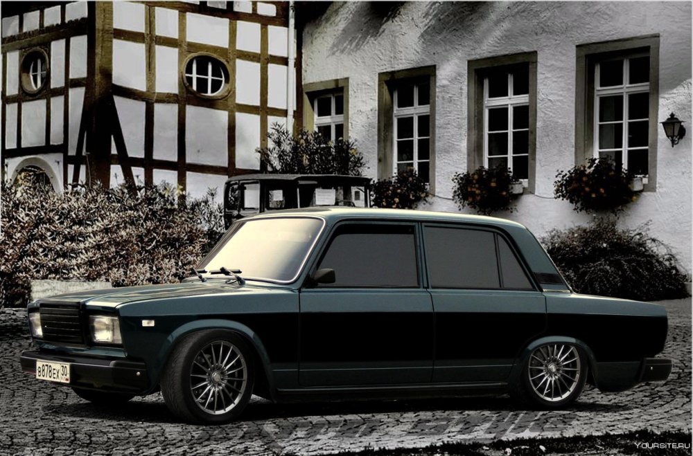 ВАЗ 2107 черная тюнингованная