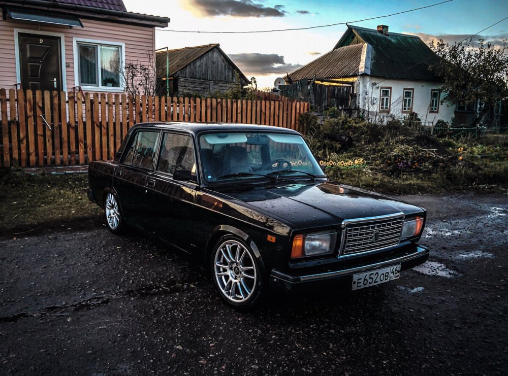 ВАЗ 2107 черная