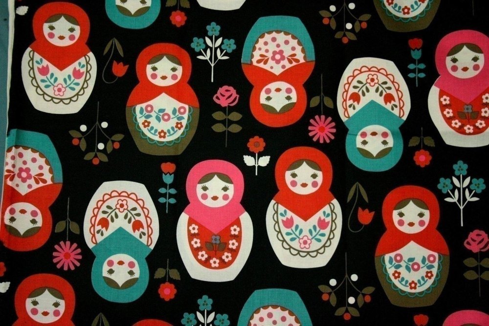 Разноцветные матрешки
