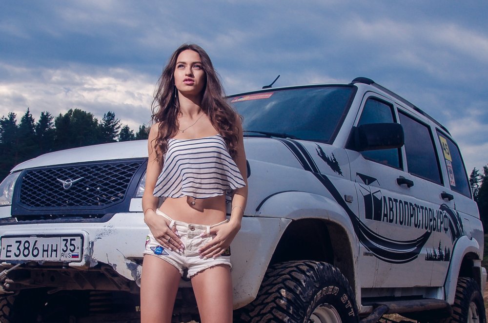 УАЗ И красивые девушки