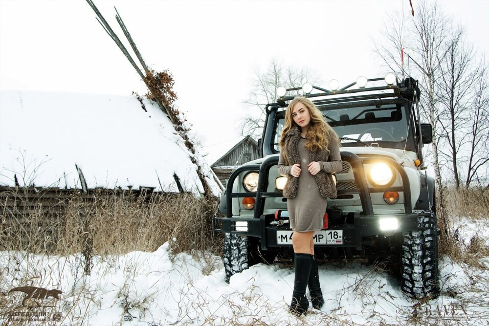 УАЗ Буханка и УАЗ 469 девушки