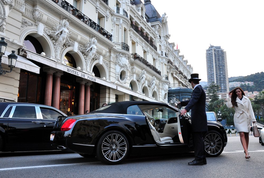 Атрибуты богатой жизни