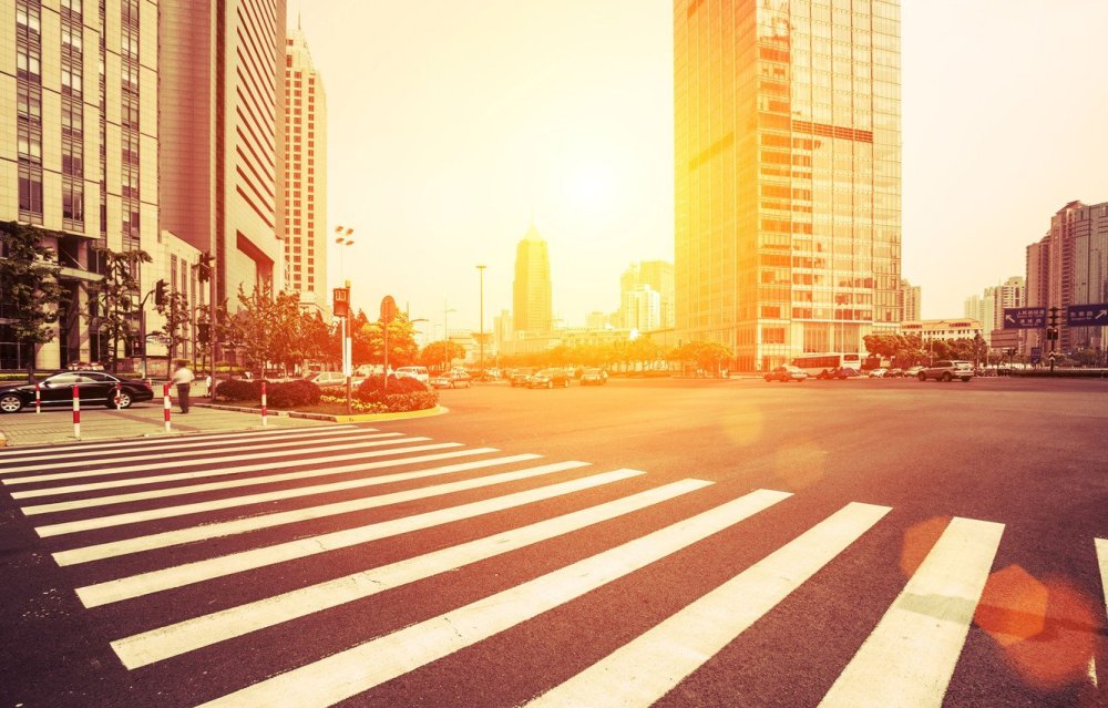 Пустая асфальтированная площадка