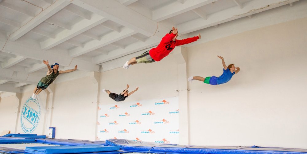 Акробатика на батуте