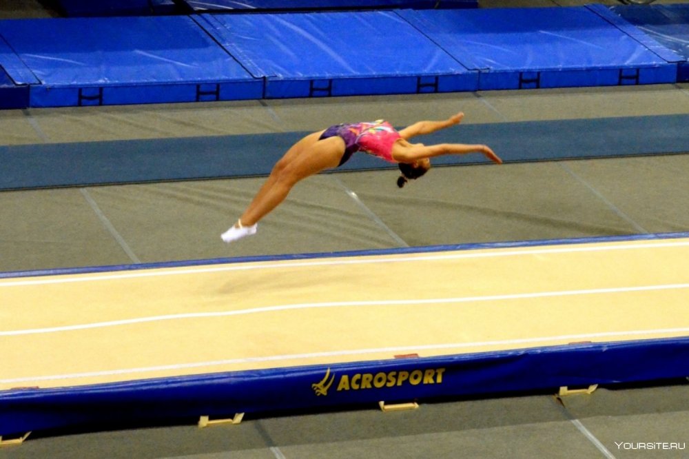 Акробатика на батуте
